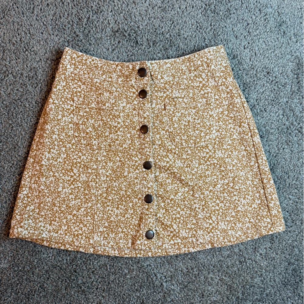 Kendall & Kylie Floral Button-Front A-Line Skirt in Tan